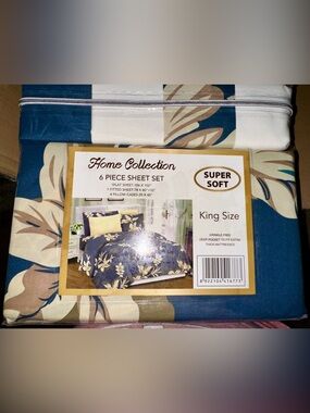 Home Collection King Sheet Set in Navy Blue and Cream Floral